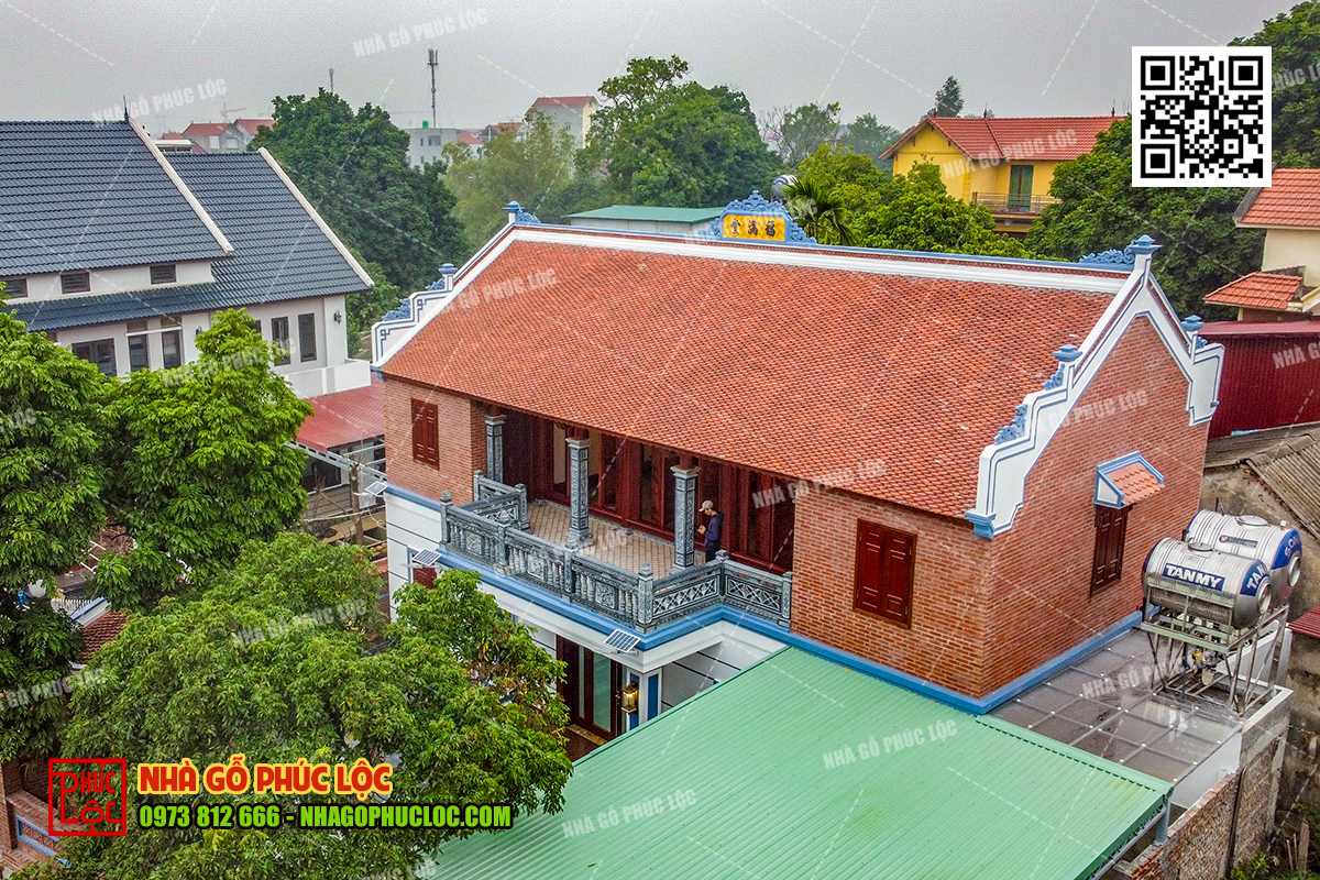 Lan can đóng vai trò bảo vệ giữa không gian bên trong và bên ngoài ngôi nhà