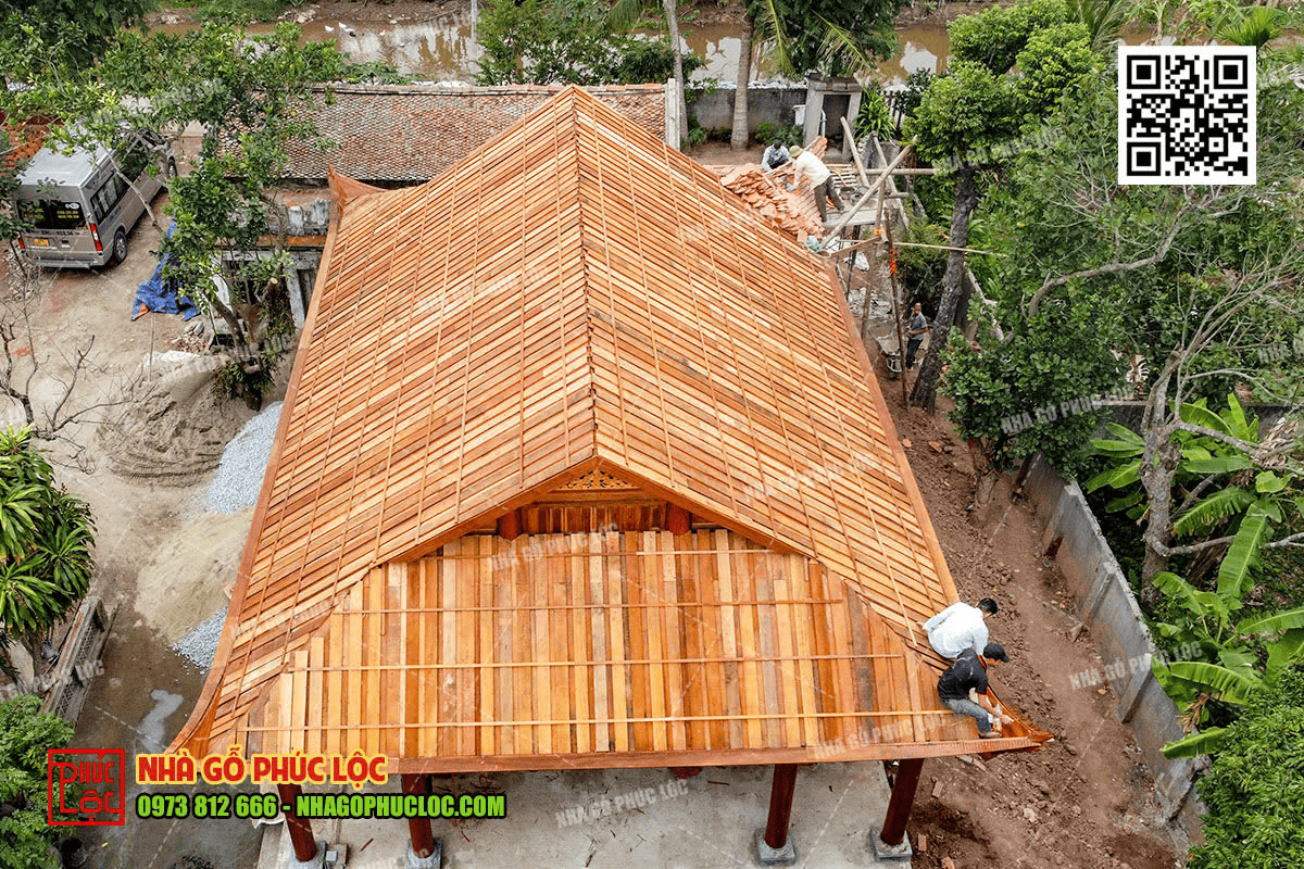 Rui nhà gỗ bị mối mọt tấn công do chưa xử lý tẩm sấy